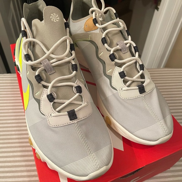 Brand new nike react elements - Picture 1 of 2